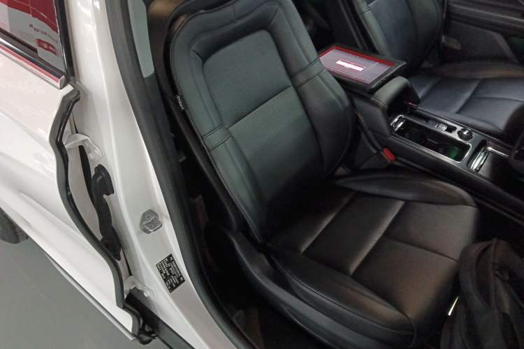 Used Lincoln Corsair 2020 2.0T Two-Wheel Drive Luxury Edition Right Front Seat