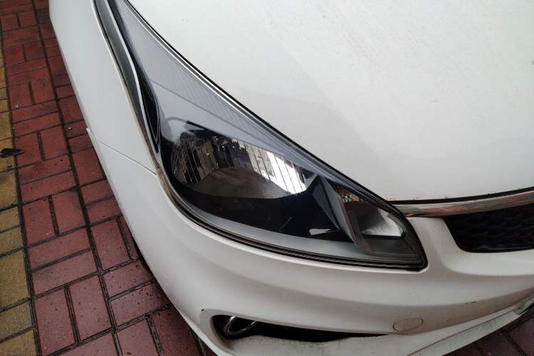 Used Kia K2 2017 Sedan 1.4L Manual Transmission GLS Right Front Headlight