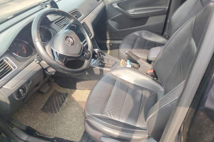 Used Volkswagen Lavida 2015 1.6L Automatic Comfort Edition
