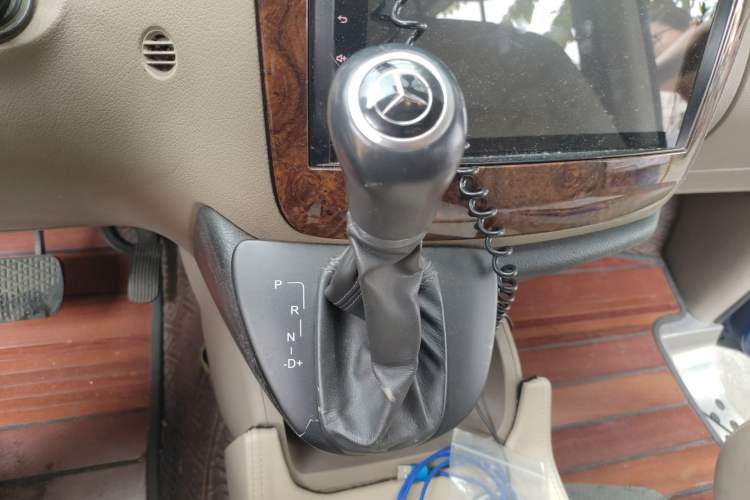 Used Mercedes-Benz Viano 2011 2.5L Navigator Edition
