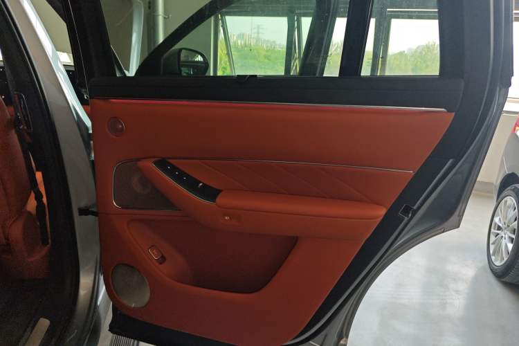 Used Hima AITO M8 2025 Extended-Range Ultra Version 53.4 kWh 5-Seater Edition Right Rear Door Interior