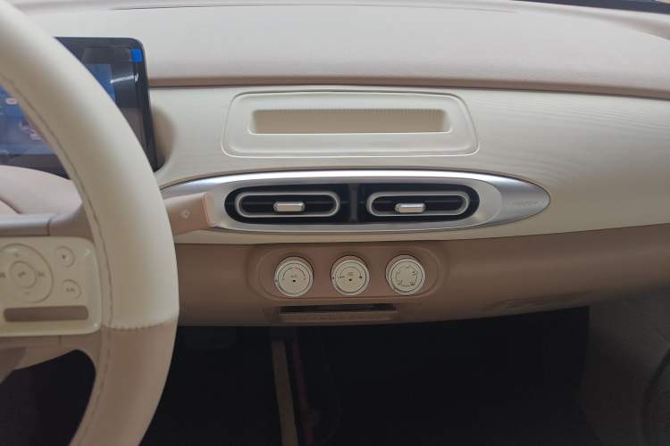 Used Wuling Hongguang MINIEV 2025 Four-Door Version Advanced Edition Audio And AC Panel