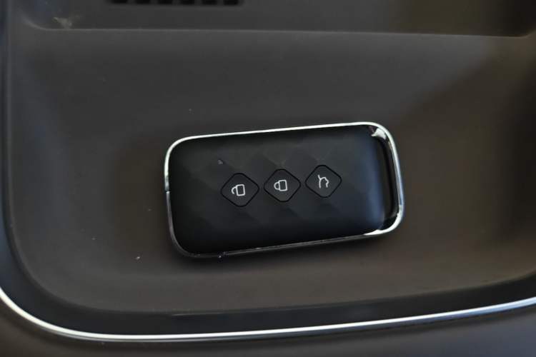 Used Wuling Starlight 730 2025 Model Plug-in Hybrid 125km Luxury Edition
