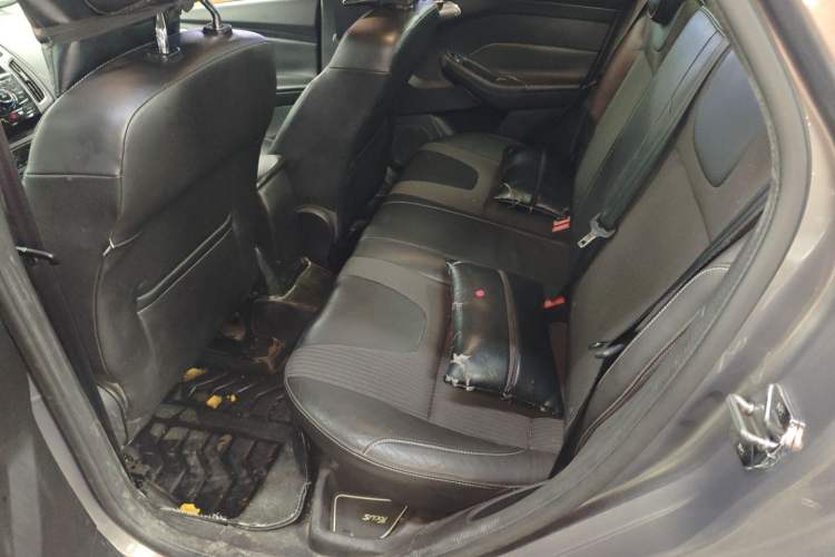 Used Ford Focus 2012 Sedan 1.6L Manual Fashion Edition