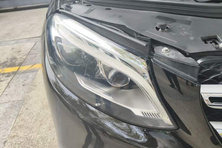 Used Mercedes-Benz GLE 2017 GLE 320 4MATIC Dynamic Model Right Front Headlight