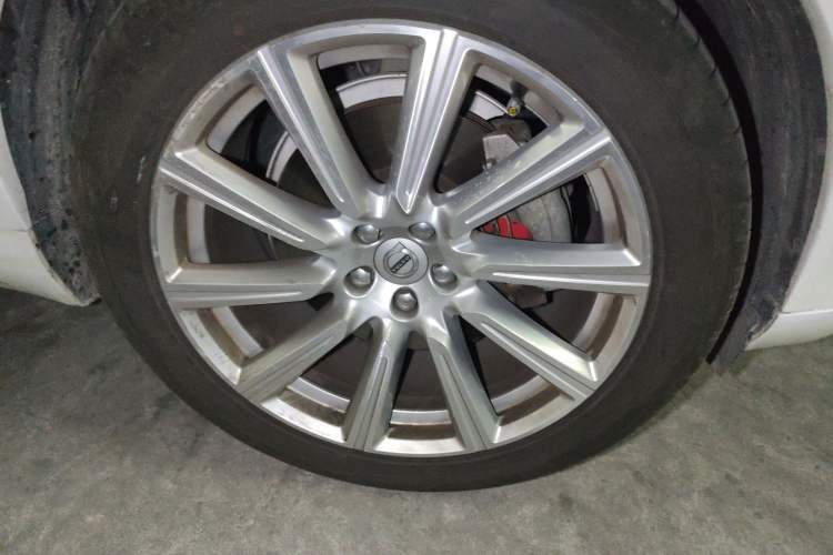 Used Volvo XC90 2015 T6 Prestige 7-Seater Right Front Wheel Hub