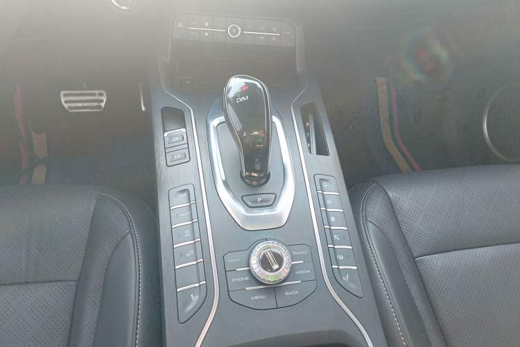 Used Wey VV6 2018 2.0T Two-Wheel Drive Flagship Version China V Standard
