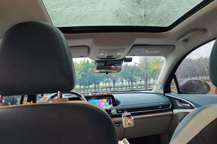 Used ORA Good Cat 2023 401 km Standard Range Prestige Version Lithium Iron Phosphate Headliner