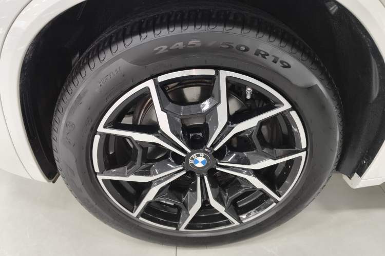 Used BMW X3 2023 xDrive25i M Sport Package Left Front Wheel Hub