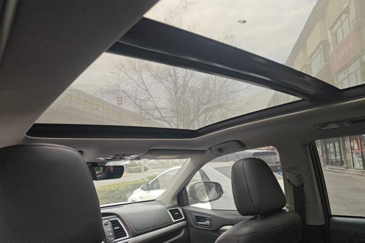 Used Toyota Highlander 2018 2.0T Four-Wheel Drive Luxury Edition 7 Seats China V Emission Standard