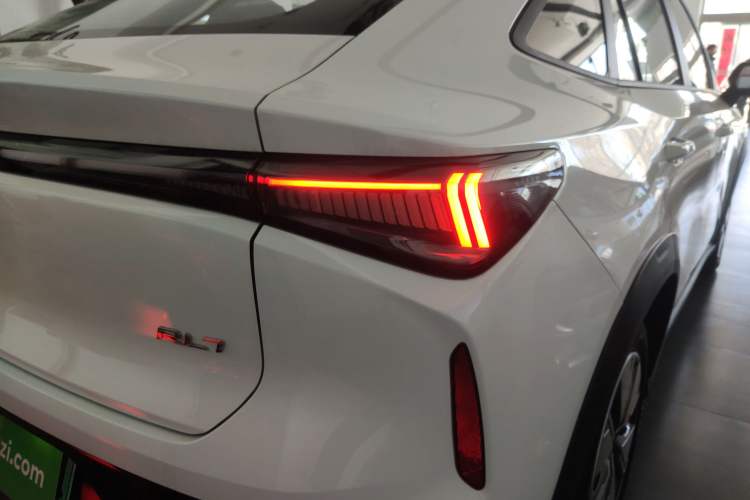 Used Livan 7 2024 605 km Wealth Edition