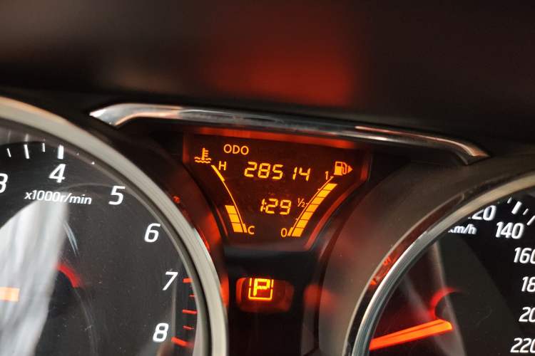 Used Nissan Livina 2015 1.6XE CVT Comfort Edition Odometer Close Up