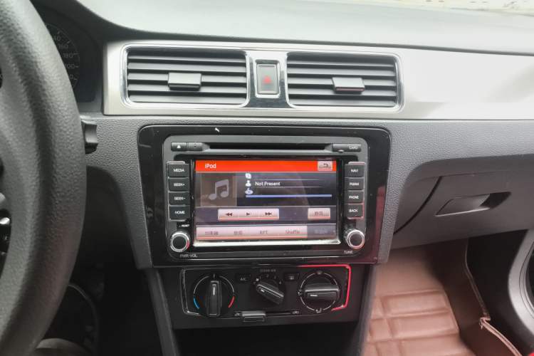 Used Volkswagen Santana 2015 1.6L Automatic Comfort Edition
