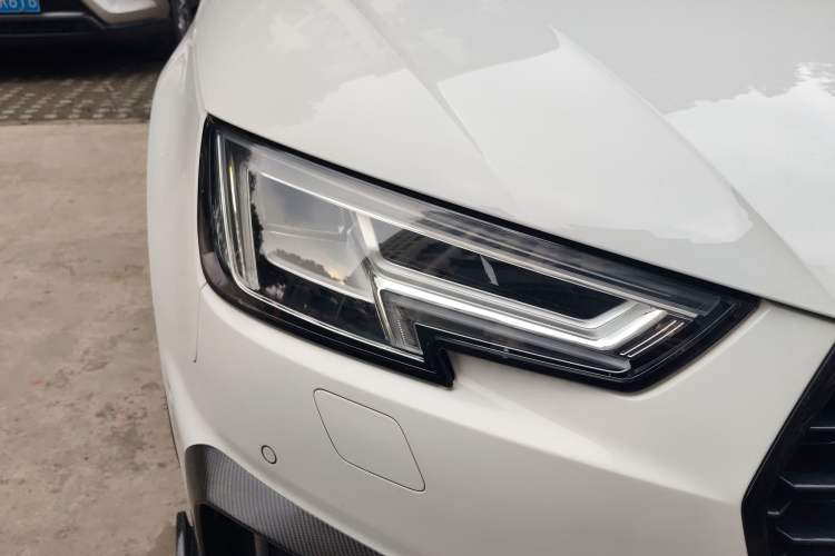 Used Audi A4L 2019 40 TFSI Fashion Edition China VI Emission Standard
