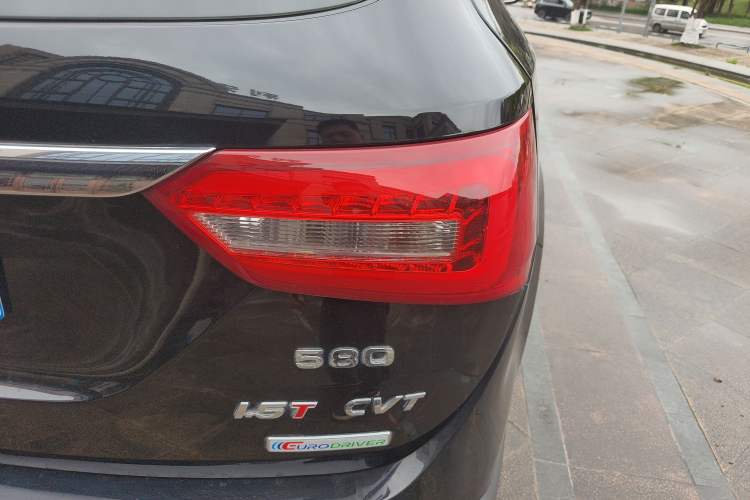 Used Dongfeng Fengon 580 2016 Revised Version 1.5T CVT Luxury Edition Right Rear Taillight