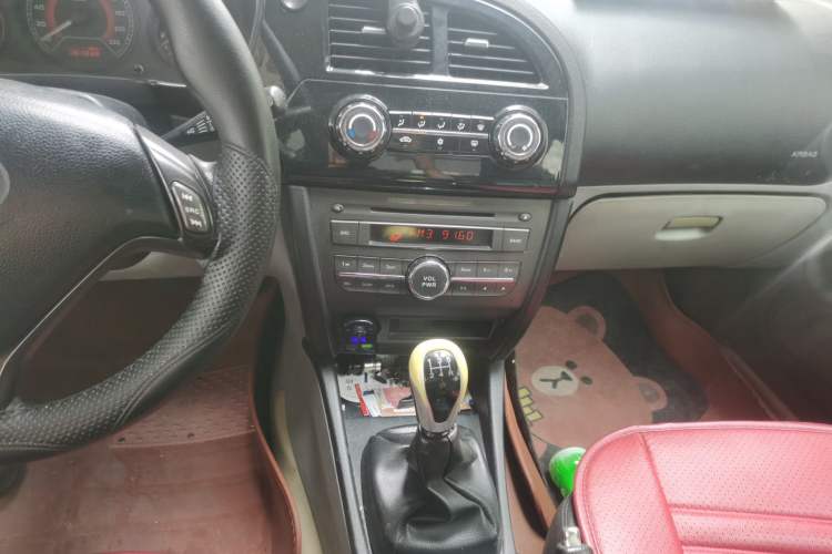 Used Soueast V3 Lingyue 2012 Revised Version 1.5L Manual – Style Edition
