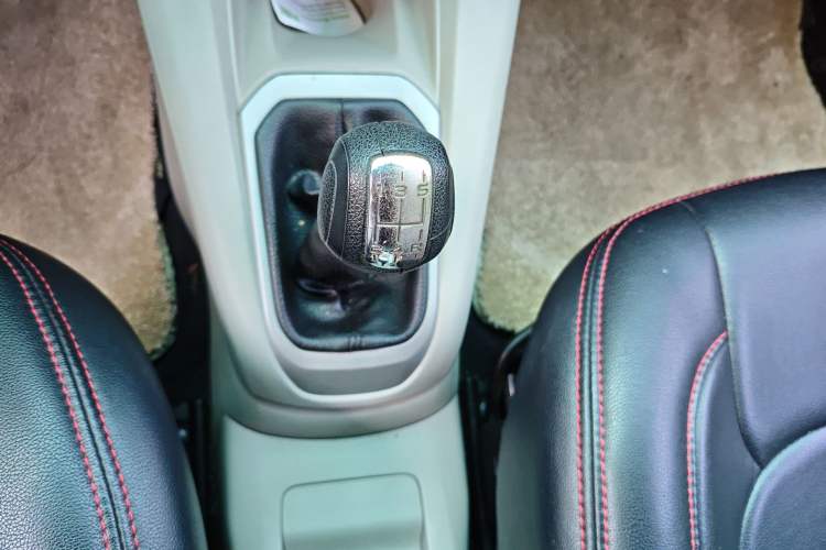 Used Citroen Elysee 2014 1.6L Manual Comfort Model Gear Lever