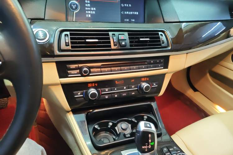 Used BMW 5 Series 2011 523Li Luxury Model Audio And AC Panel