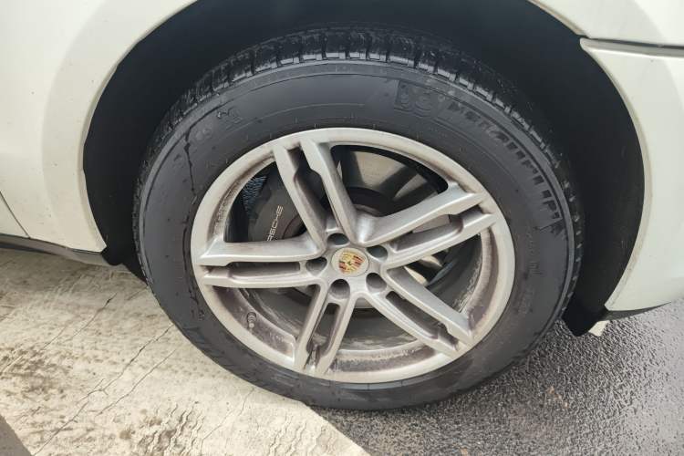 Used Porsche Macan 2023 Macan 2.0T Right Front Wheel Hub