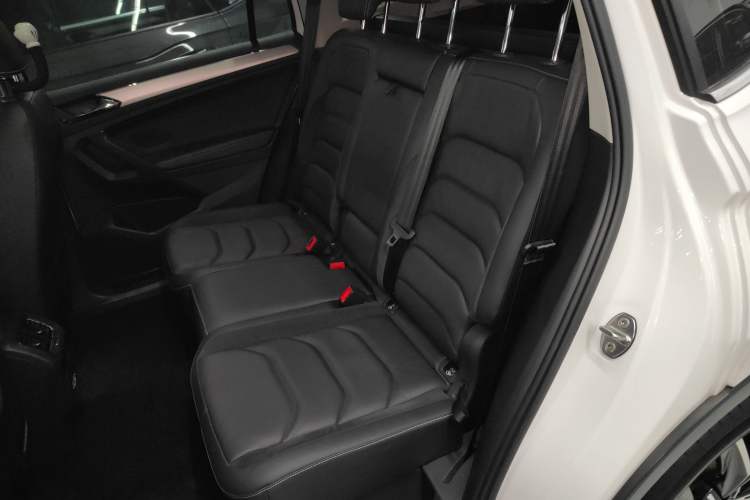 Used Volkswagen Tiguan L 2019 Revised 330TSI Automatic Two-Wheel Drive Smart & Luxury Edition China VI Standard
