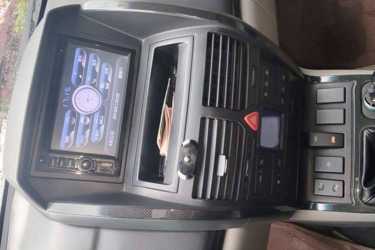 Used RELY X5 2011 2.0T Four-Wheel Drive Elite Version Audio And AC Panel