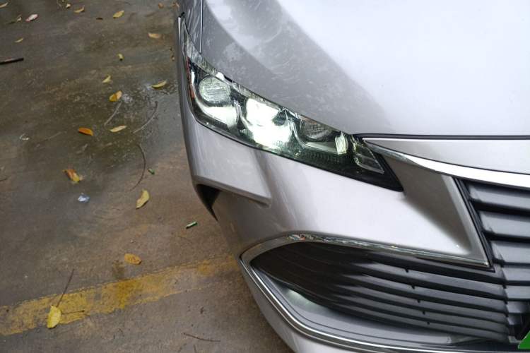 Used Toyota Avalon 2019 Dual-Engine 2.5L XLE Prestige Version China VI Standard