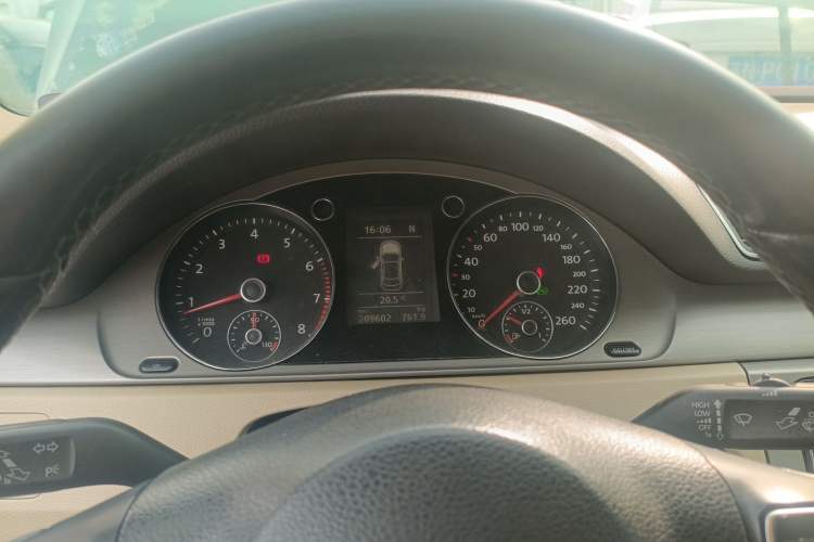 Used Volkswagen Magotan 2012 Revised Version 1.8TSI Leading Edition Instrument Cluster