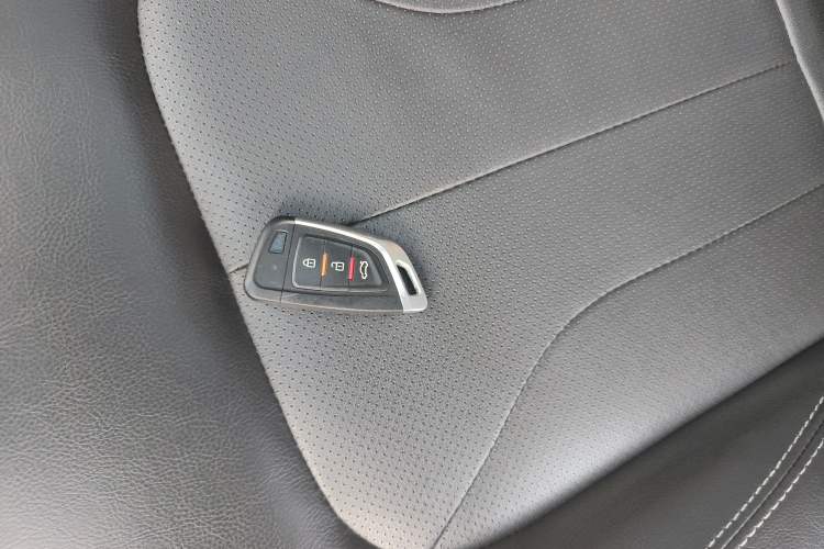 Used Geely Auto Emgrand 2016 Sedan 1.5L CVT Upward Version
