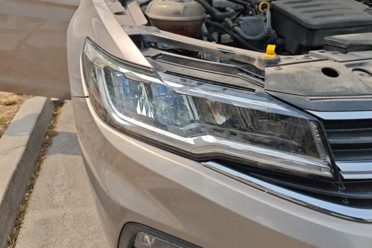 Used Volkswagen Bora 2019 1.5L Automatic Fashion Model Right Front Headlight