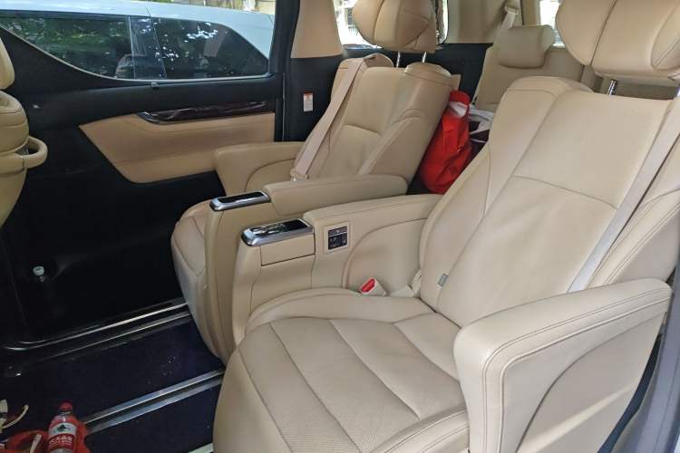 Used Toyota Alphard 2018 Revised Version 3.5L Luxury Edition