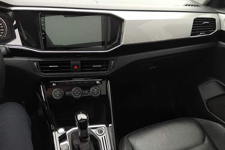 Used Volkswagen Tayron 2019 330TSI Four-Wheel Drive Luxury Version China V Standard Audio And AC Panel