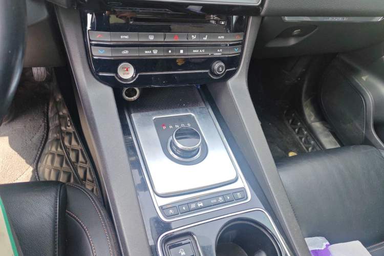 Used Jaguar F-PACE 2016 2.0T Two-Wheel-Drive R-Sport Sport Edition