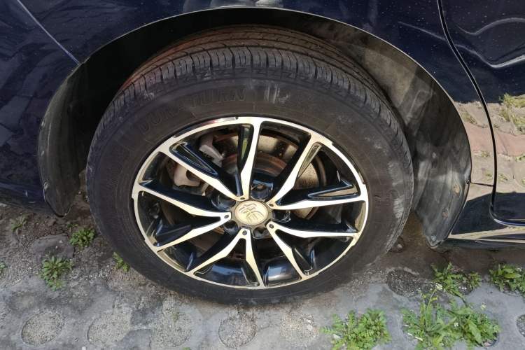 Used BYD Song MAX 2018 1.5T Automatic Smart Connect Elite Model with 6 Seats Right Rear Wheel Hub