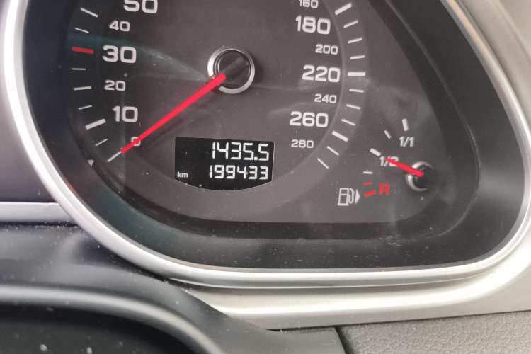Used Audi Q7  Odometer Close Up