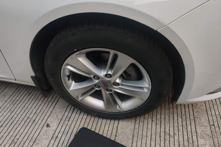 Used Buick Regal 2017 20T Elite Edition Right Front Wheel Hub