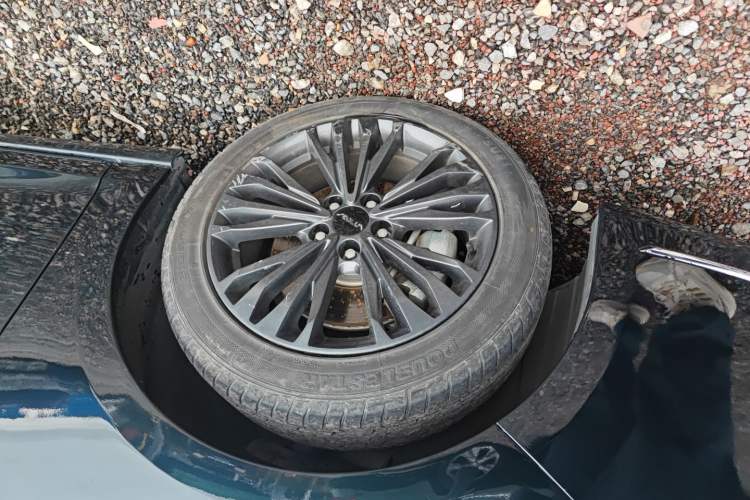 Used Dongfeng Aeolus Yixuan MAX 2021 1.5T Ultra-Stylish Trendsetter Edition Left Front Wheel Hub