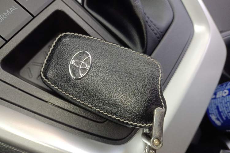 Used Toyota RAV4 2023 2.0L CVT Two-Wheel Drive Fashion Edition