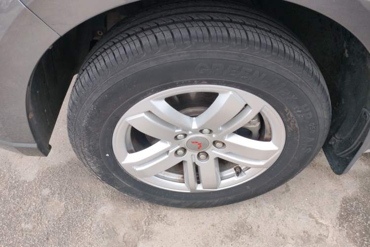 Used Wuling Zhengcheng 2021 1.5T Manual Luxury Version Left Front Wheel Hub