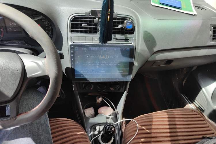 Used Volkswagen Polo 2014 1.4L Manual Fashion Edition Audio And AC Panel