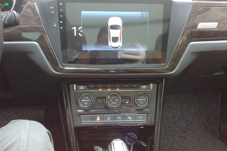 Used Volkswagen Touran 2016 Volkswagen Touran L 330TSI DSG Luxury Edition