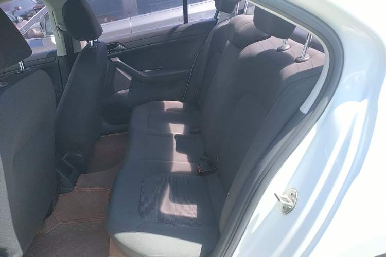 Used Volkswagen Jetta 2019 Dream Edition 1.4L Manual Fashion Version
