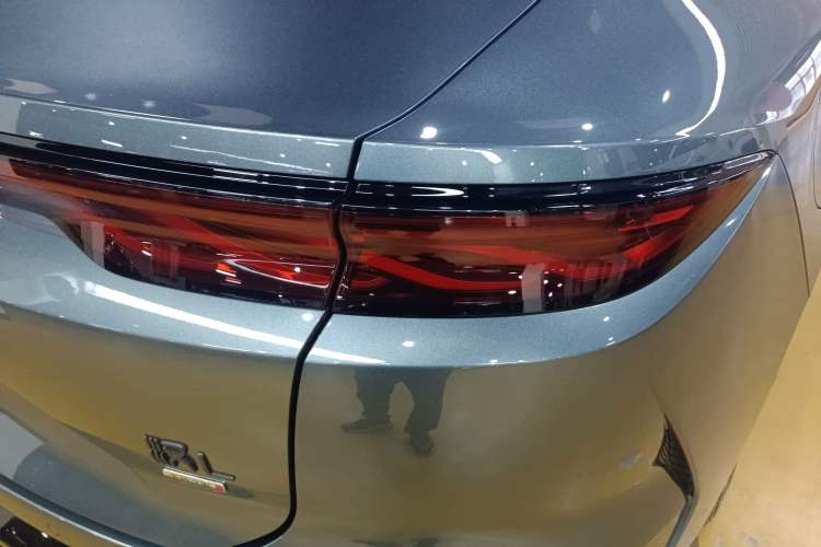 Used BYD Han L 2025 EV 701 km LiDAR Flagship Edition Right Rear Taillight