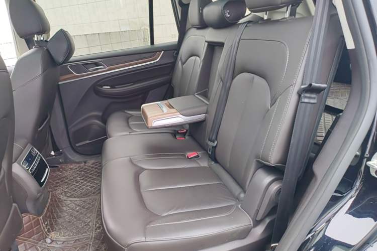 Used Roewe RX8 2019 30T Smart Connectivity Two-Wheel Drive Supreme Flagship Edition
