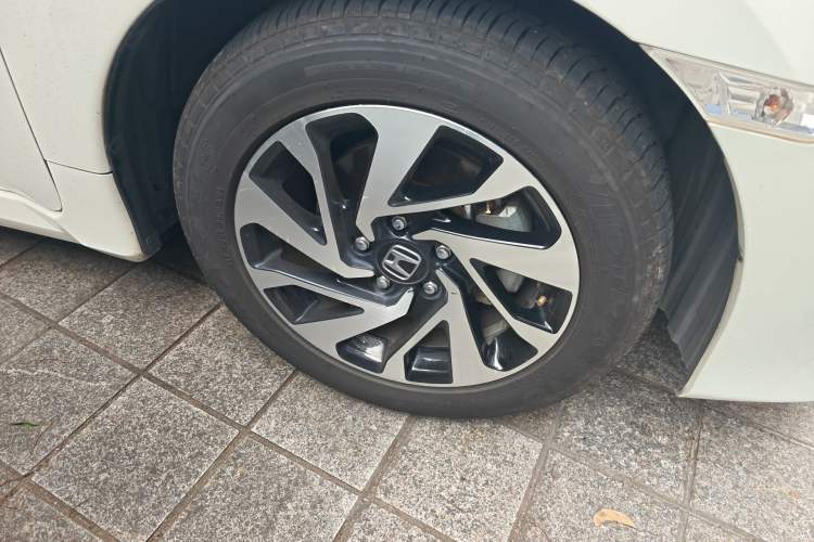 Used Honda Civic 2016 220TURBO CVT Luxury Edition Right Front Wheel Hub