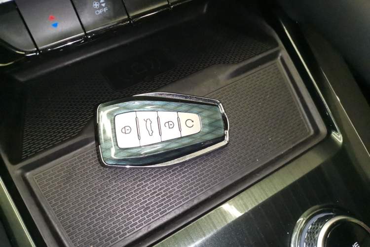 Used Geely Auto Monjaro L 2021 2.0TD DCT EVO Two-Wheel Drive Smart Luxury Version Vehicle Key