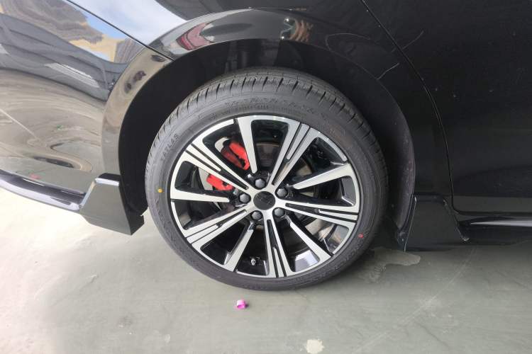 Used Geely Auto Preface 2025 Dongfang Yao 2.0TD Jin Chao Edition Right Rear Wheel Hub