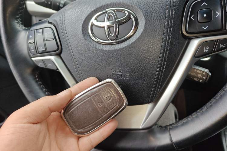 Used Toyota Highlander 2018 2.0T Four-Wheel Drive Luxury Version 7 Seats China VI Standard
