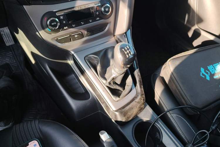 Used Ford Focus 2012 Sedan 1.6L Manual Fashion Edition Gear Lever