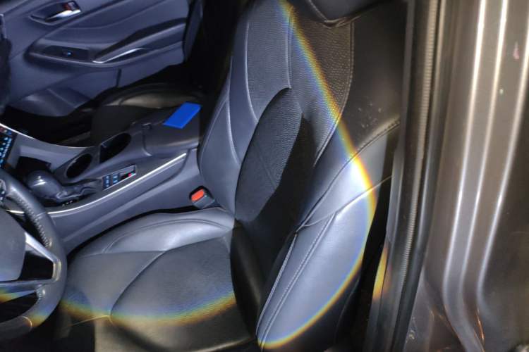 Used Toyota Avalon 2019 Dual-Engine 2.5L Luxury Edition China VI Standard