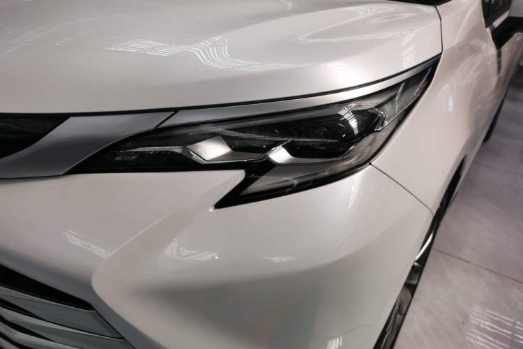 Used Toyota Sienna 2023 2.5L Hybrid Platinum Edition